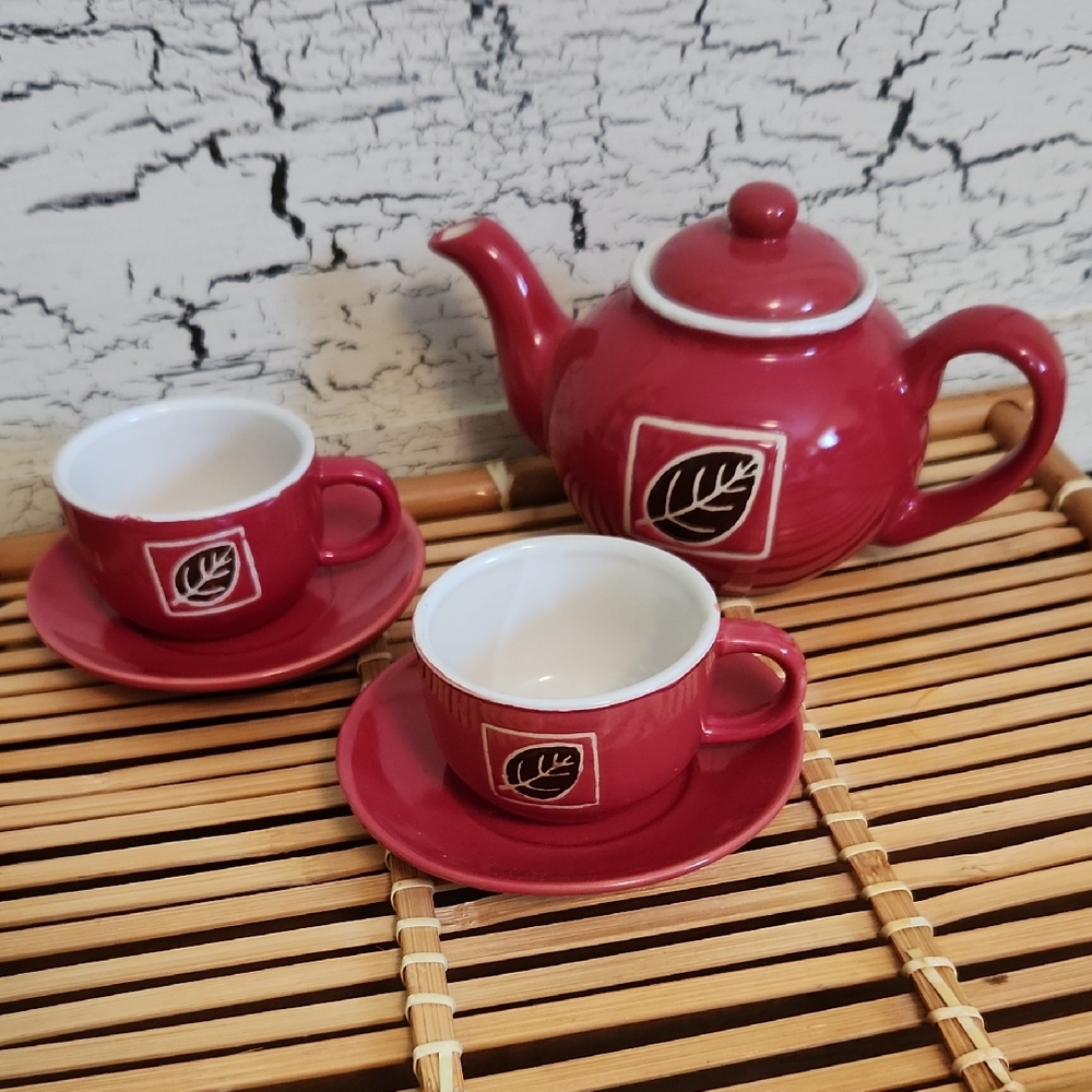 Charming Vintage Asian Nature Inspired Ceramic Teapot and Two Cups/Saucers Set
